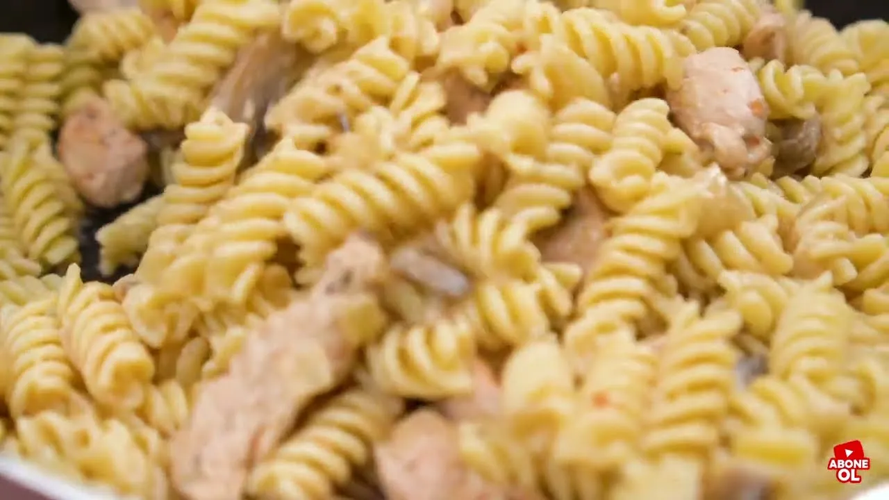 Golda organik makarna ile kremalı tavuklu makarna